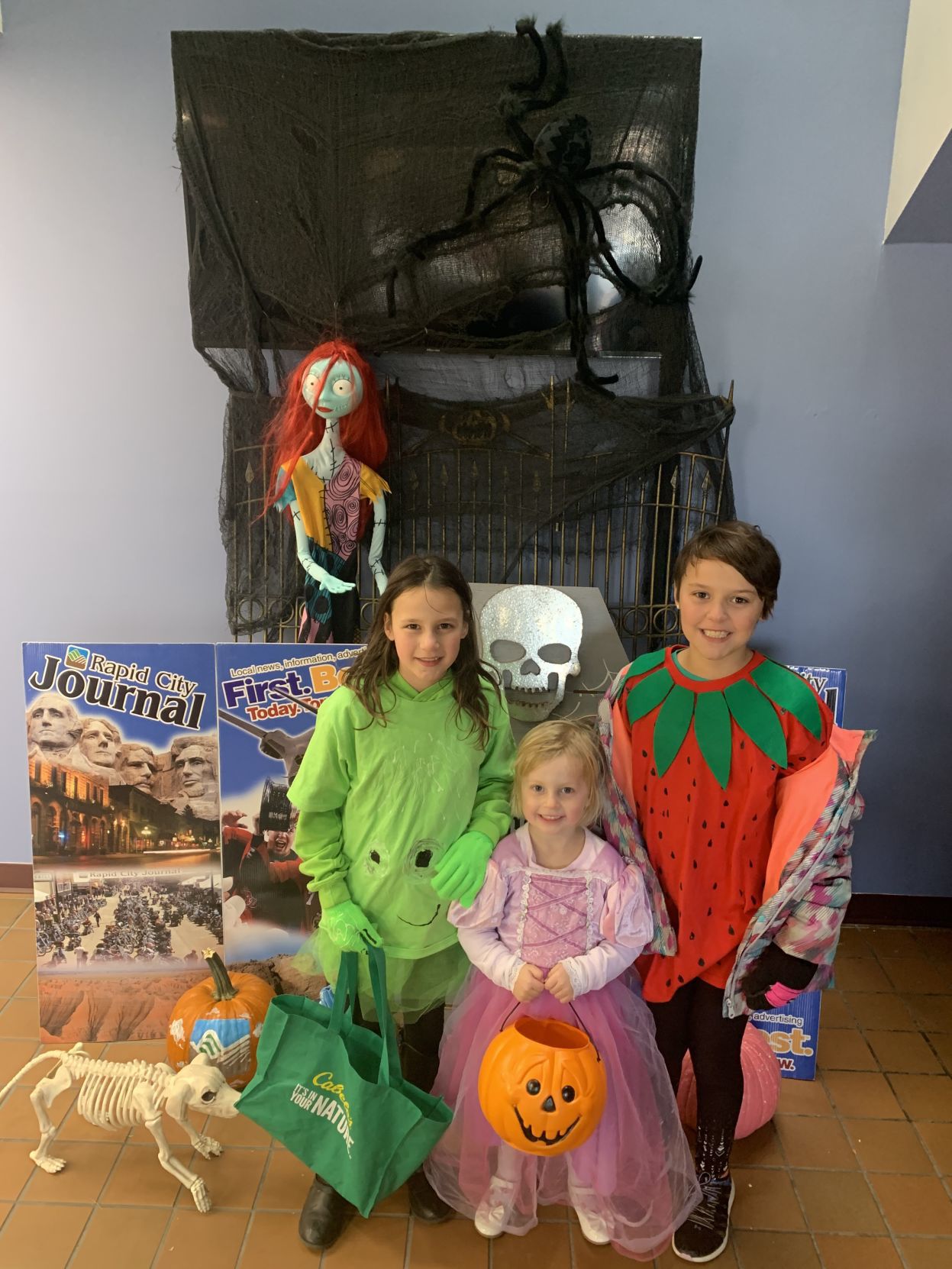 Halloween Pictures to run in Thursday's paper 078.JPG